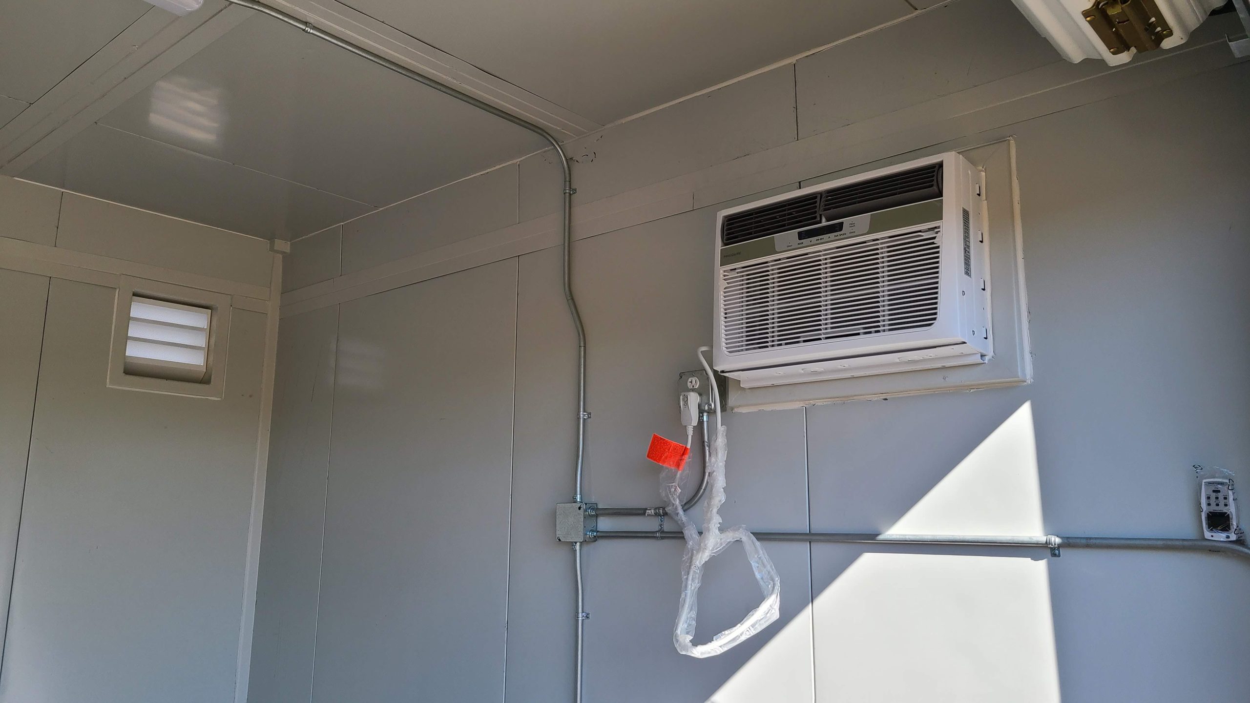 8,000 BTU Air conditioner - Image 2